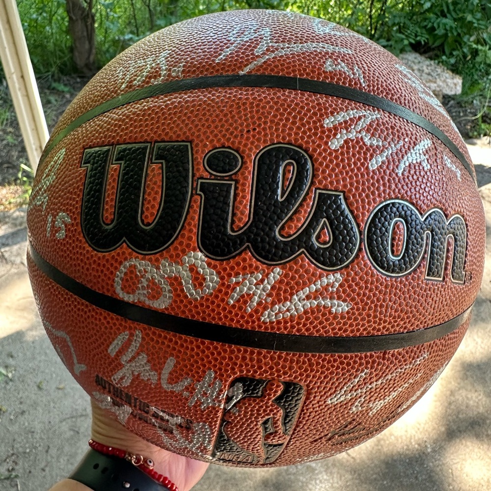 Autographed New Orleans Pelicans Team Basketball